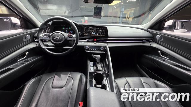 Hyundai Avante — interior