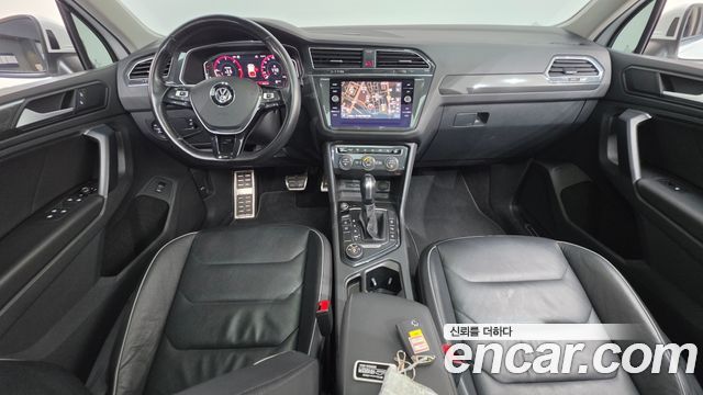 Volkswagen Tiguan — interior