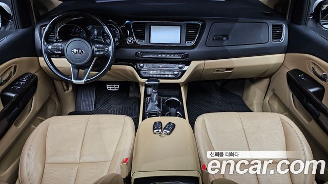 Kia Carnival — interior
