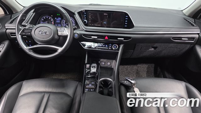 Hyundai Sonata — interior