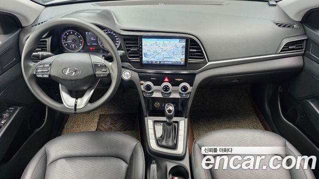 Hyundai Avante — interior