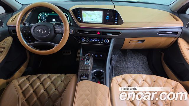 Hyundai Sonata — interior