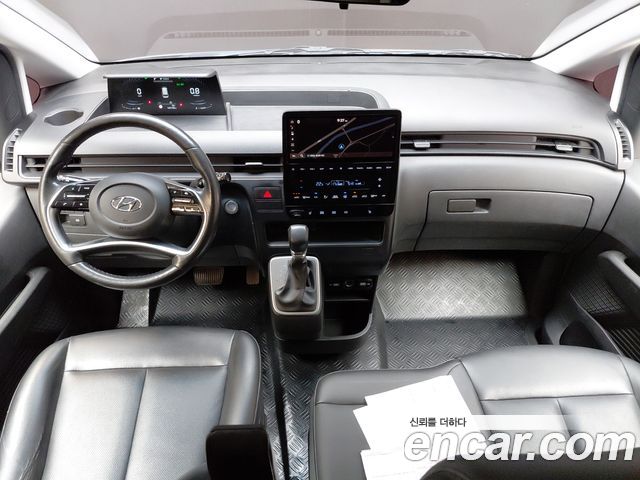 Hyundai Staria — interior