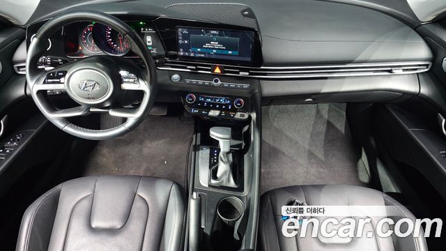 Hyundai Avante — interior