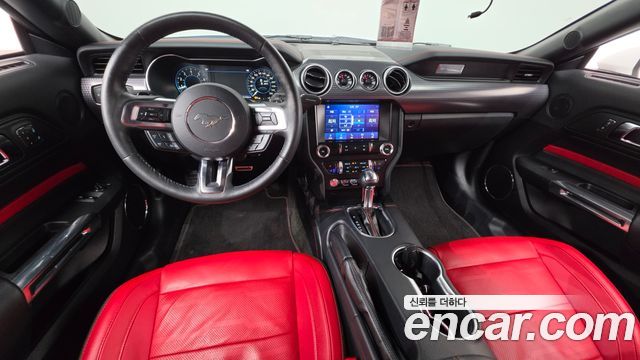 Ford Mustang — interior