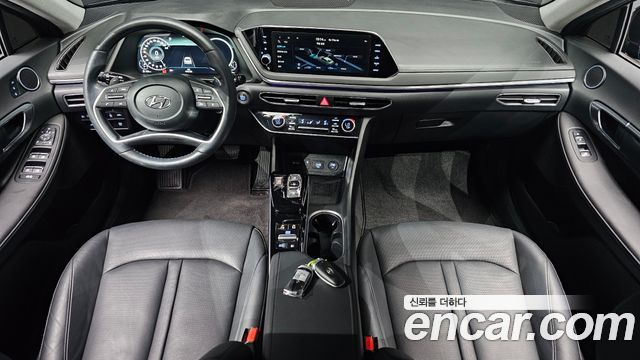 Hyundai Sonata — interior
