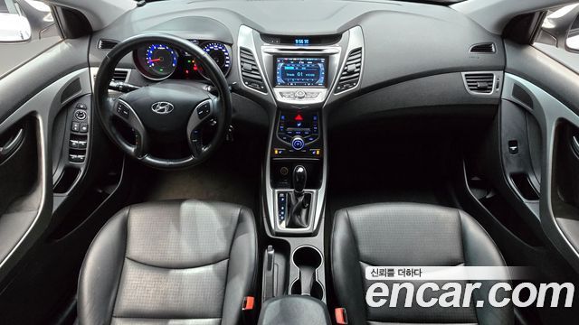 Hyundai Avante — interior