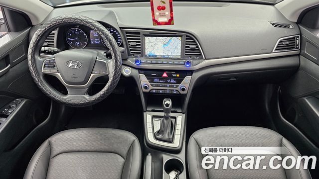 Hyundai Avante — interior