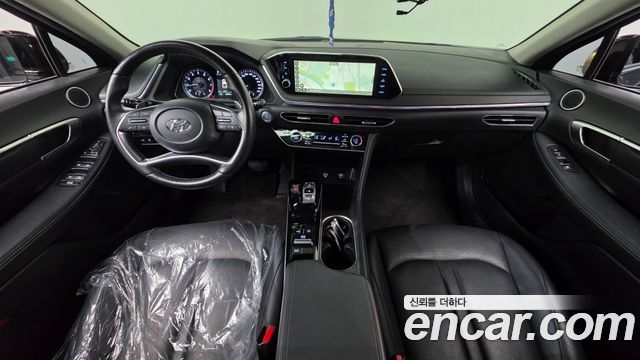 Hyundai Sonata — interior