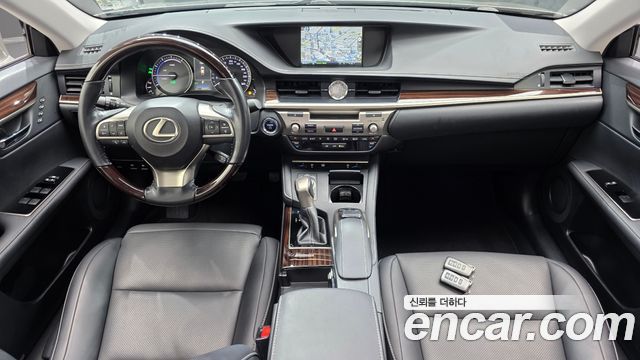 Lexus ES — interior