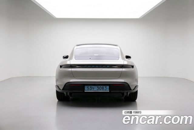 Porsche Taycan — interior