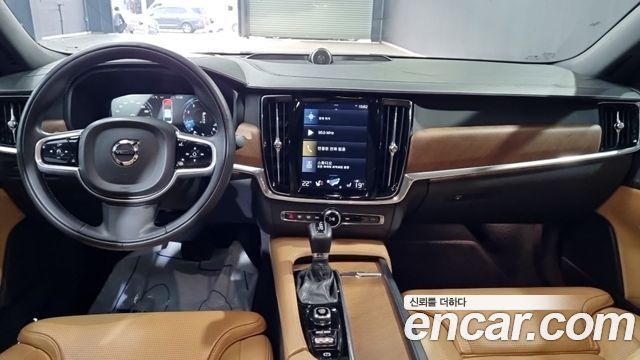Volvo S90 — interior