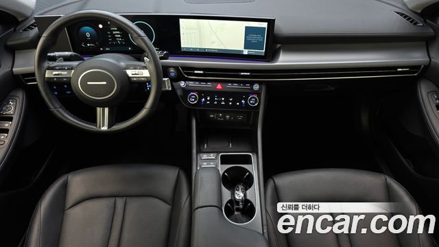 Hyundai Sonata — interior
