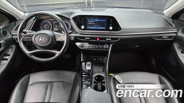 Hyundai Sonata — interior