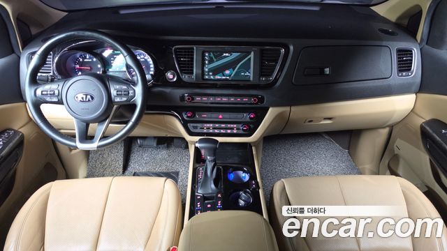 Kia Carnival — interior