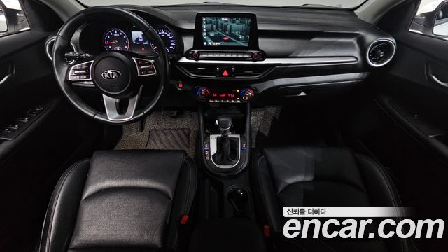 Kia K3 — interior