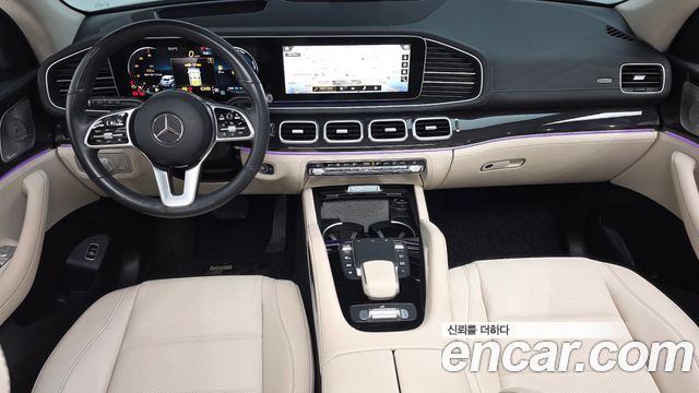 Mercedes-Benz GLE-Class — interior