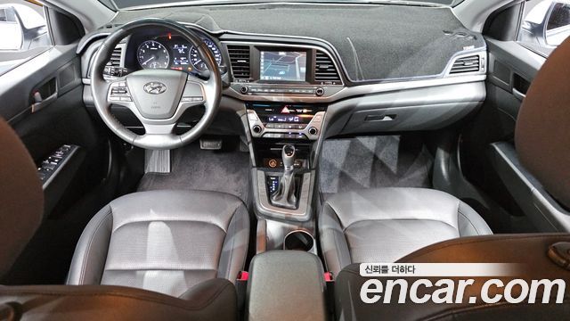 Hyundai Avante — interior