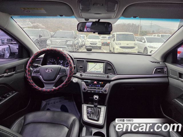 Hyundai Avante — interior