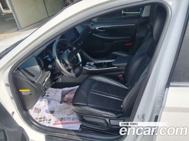 Hyundai Sonata — interior