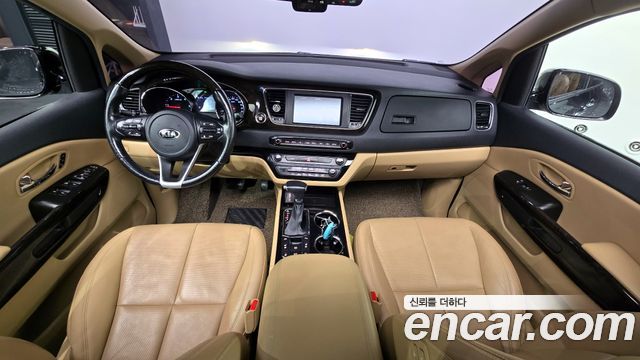 Kia Carnival — interior