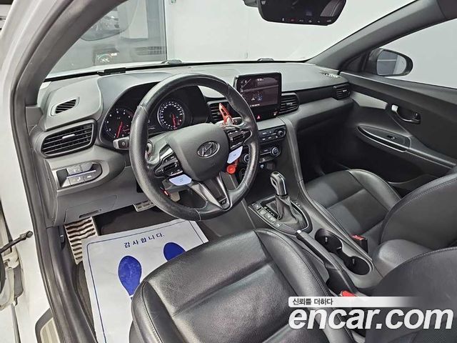 Hyundai Veloster — interior