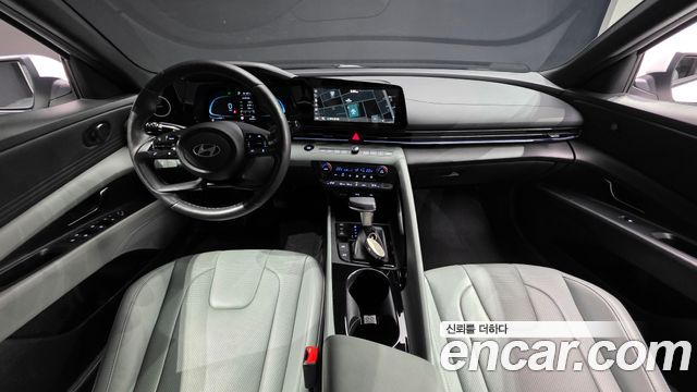 Hyundai Avante — interior