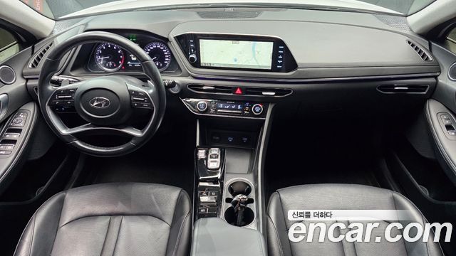 Hyundai Sonata — interior