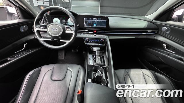 Hyundai Avante — interior