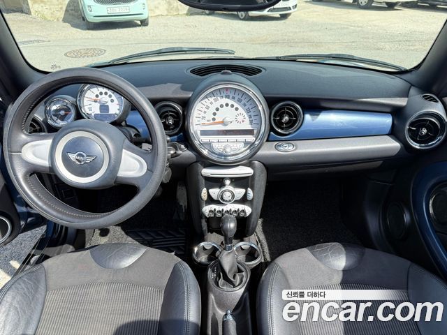 MINI Cooper Convertible — interior
