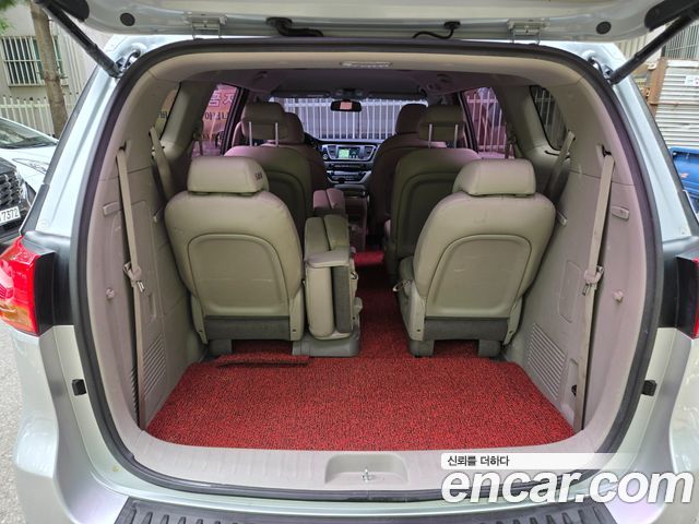 Kia Carnival — interior