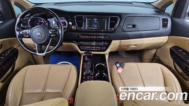 Kia Carnival — interior