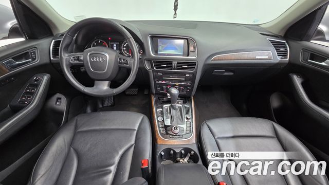 Audi Q5 — interior