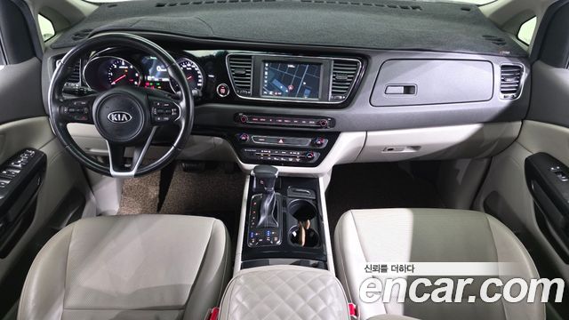 Kia Carnival — interior