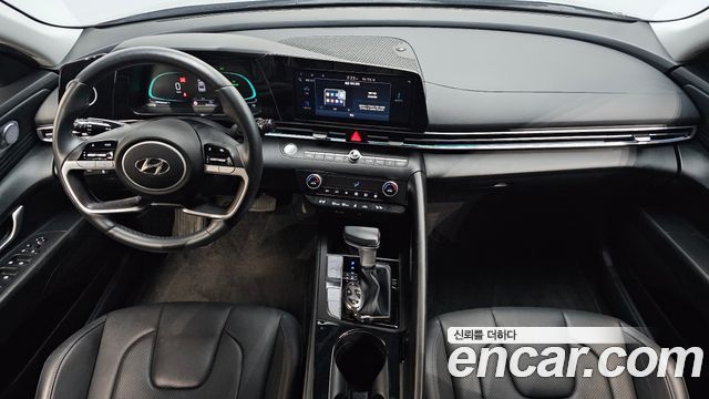 Hyundai Avante — interior