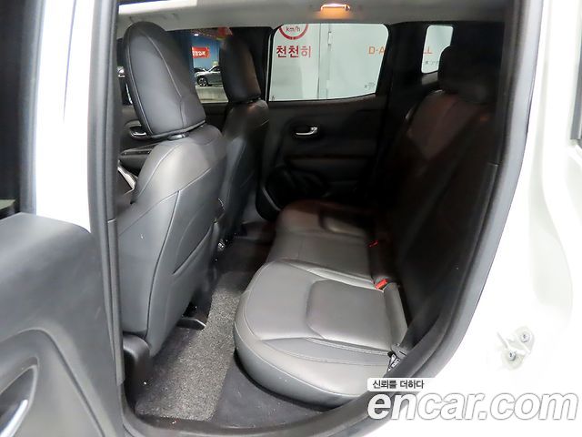 Jeep Renegade — interior