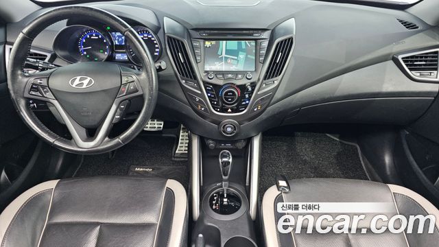 Hyundai Veloster — interior