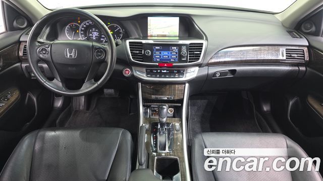Honda Accord — interior