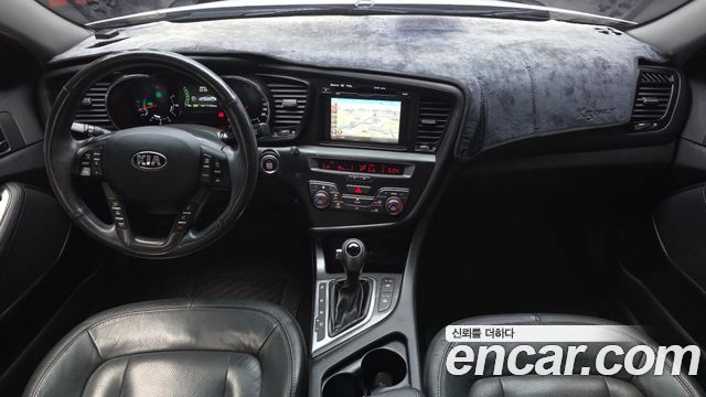 Kia K5 — interior