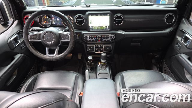 Jeep Wrangler — interior