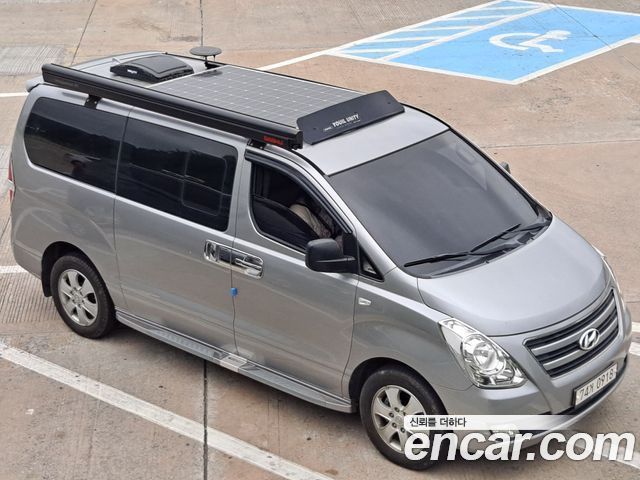 Hyundai Starex