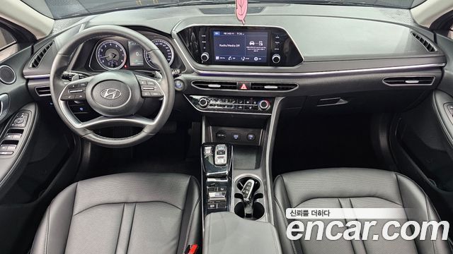 Hyundai Sonata — interior