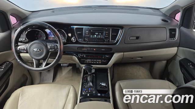 Kia Carnival — interior