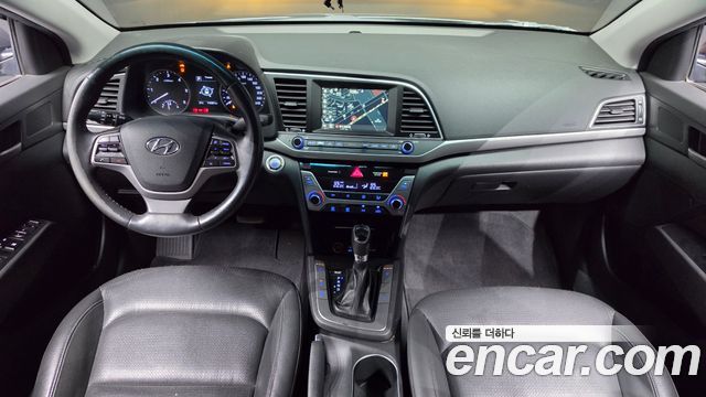 Hyundai Avante — interior