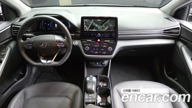 Hyundai Ioniq — interior