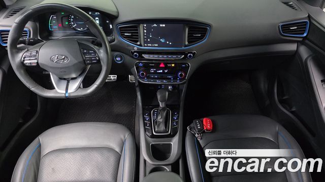Hyundai Ioniq — interior