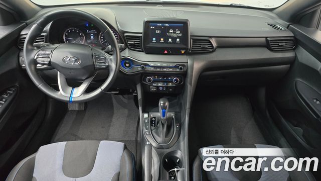 Hyundai Veloster — interior
