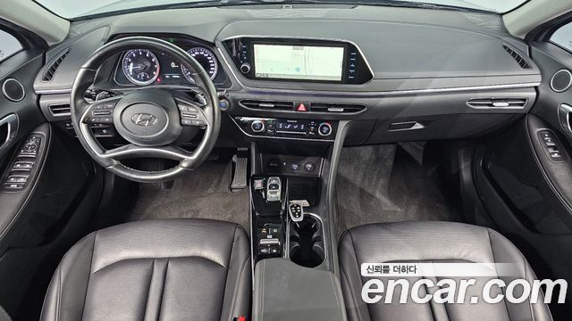 Hyundai Sonata — interior