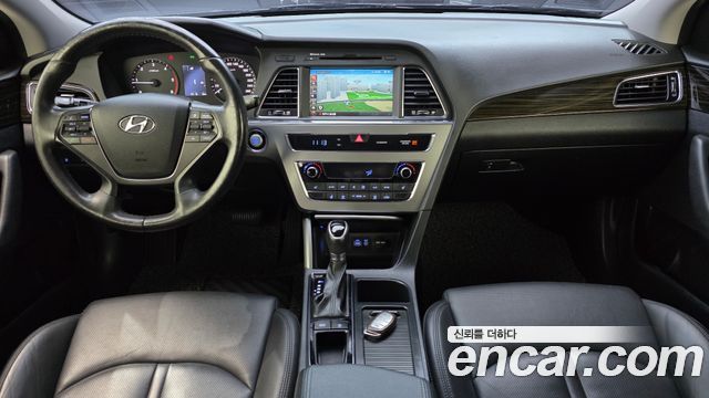 Hyundai Sonata — interior