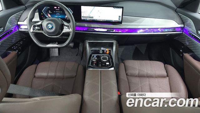 BMW i7 — interior